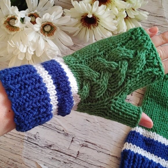 Hand-Knit Blue and Green Fingerless Mittens Vancouver Canucks Seattle Seahawks - Picture 6 of 7